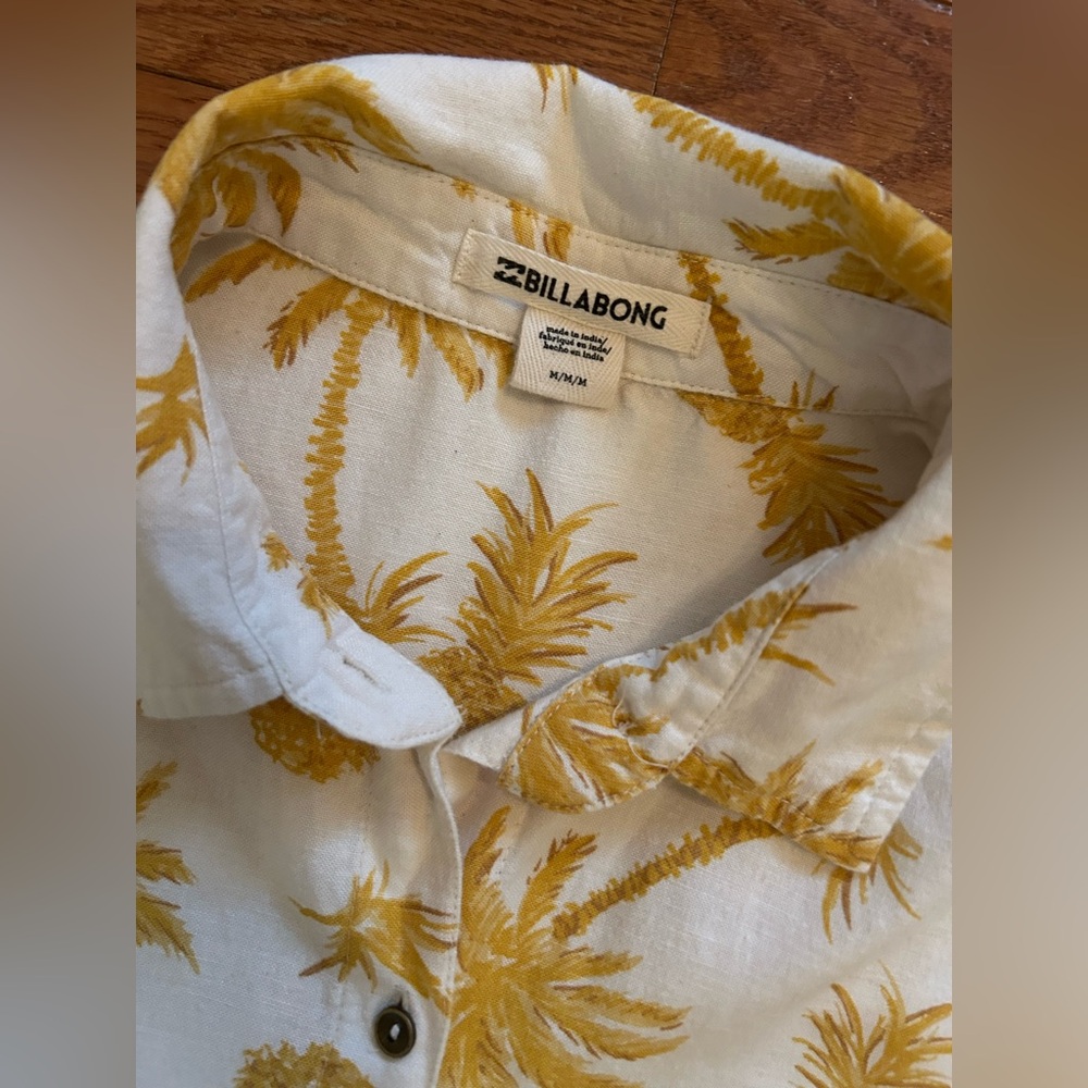 Billabong Boxy Cropped Pineapple And Palm Trees Short Sleeve Button Down - Picture 4 of 4